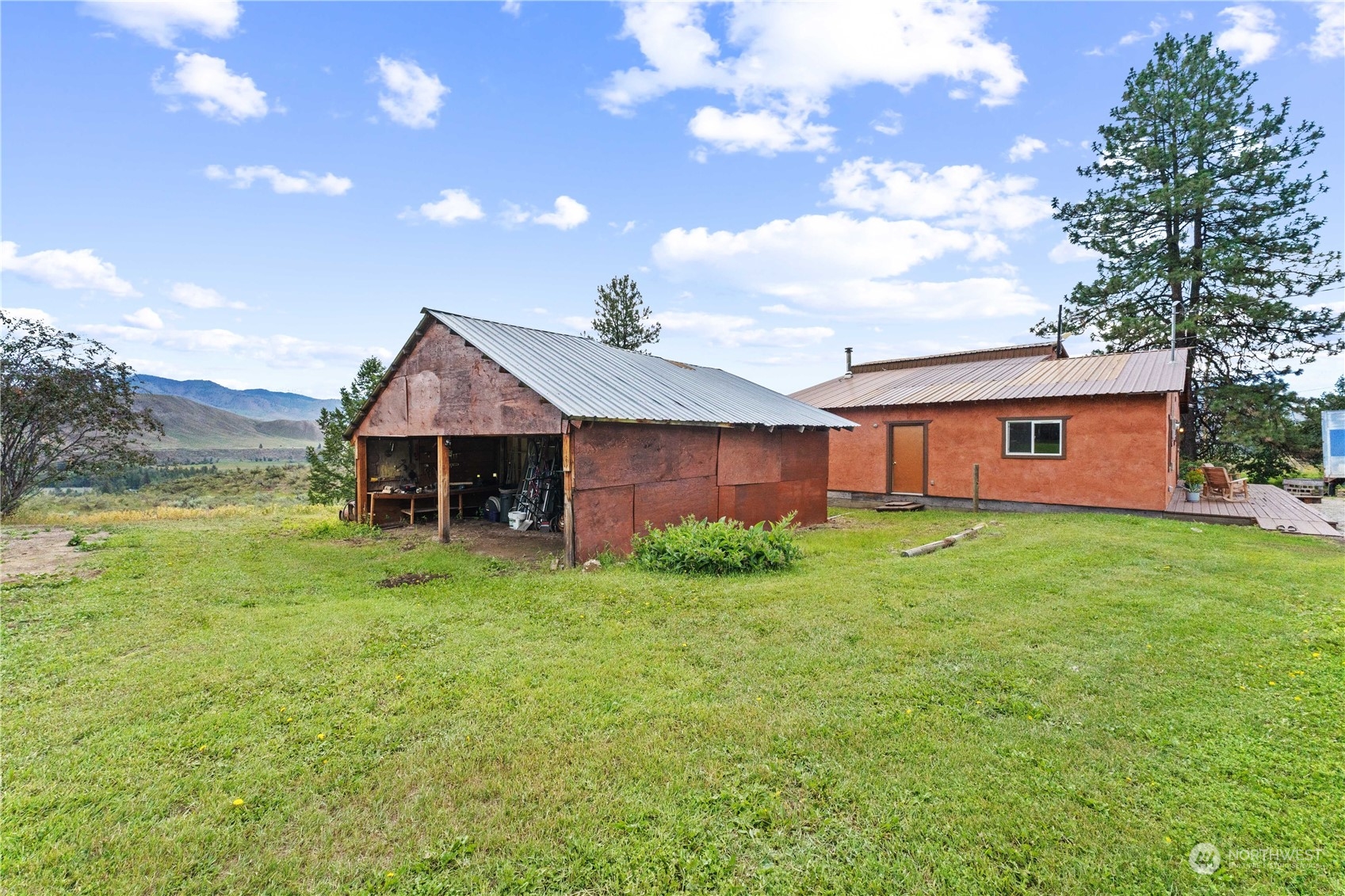 86 Foothill Way