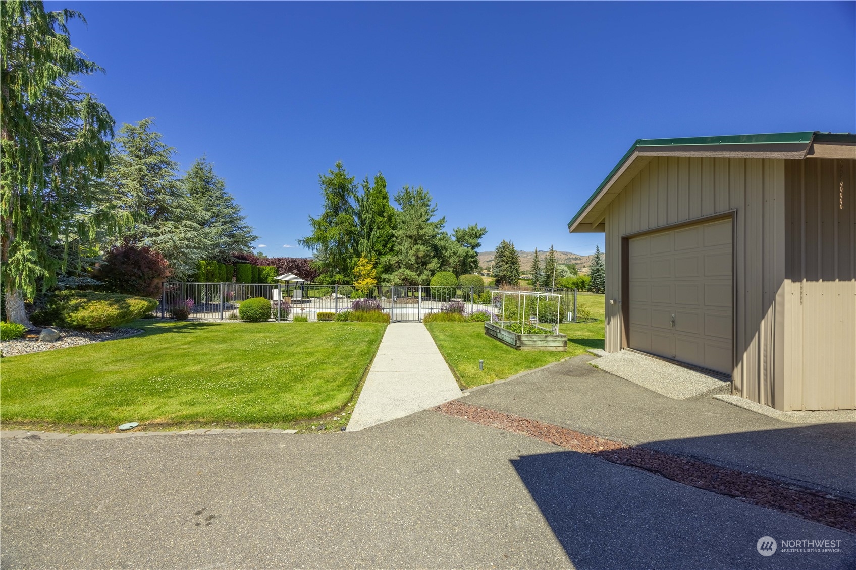 358 Hyacinth Road