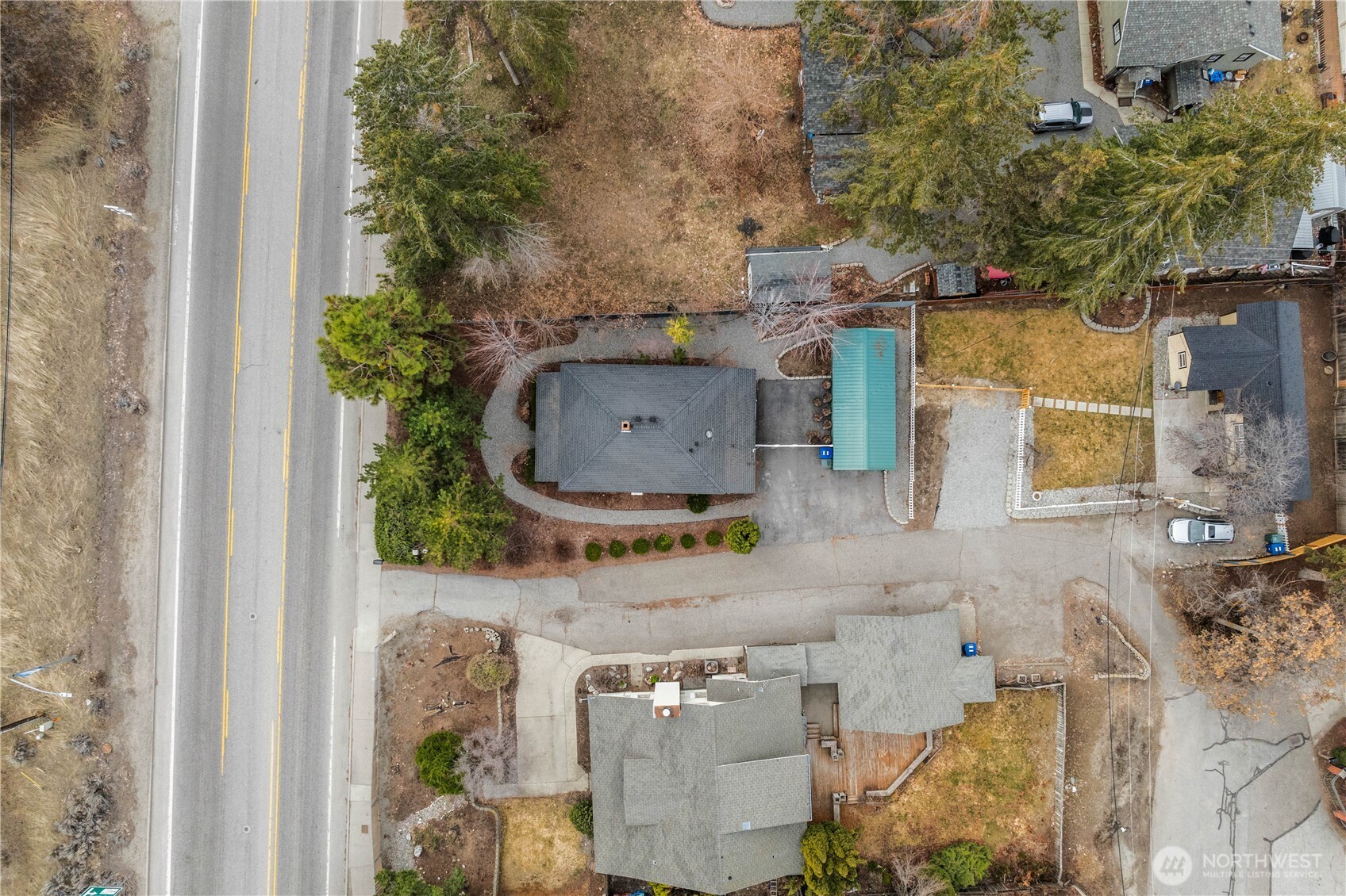704 W Woodin Avenue