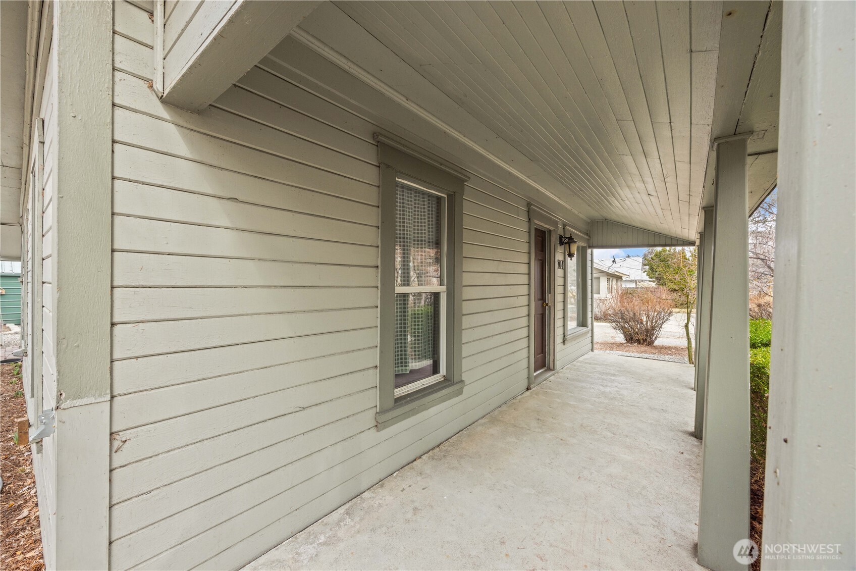 704 W Woodin Avenue