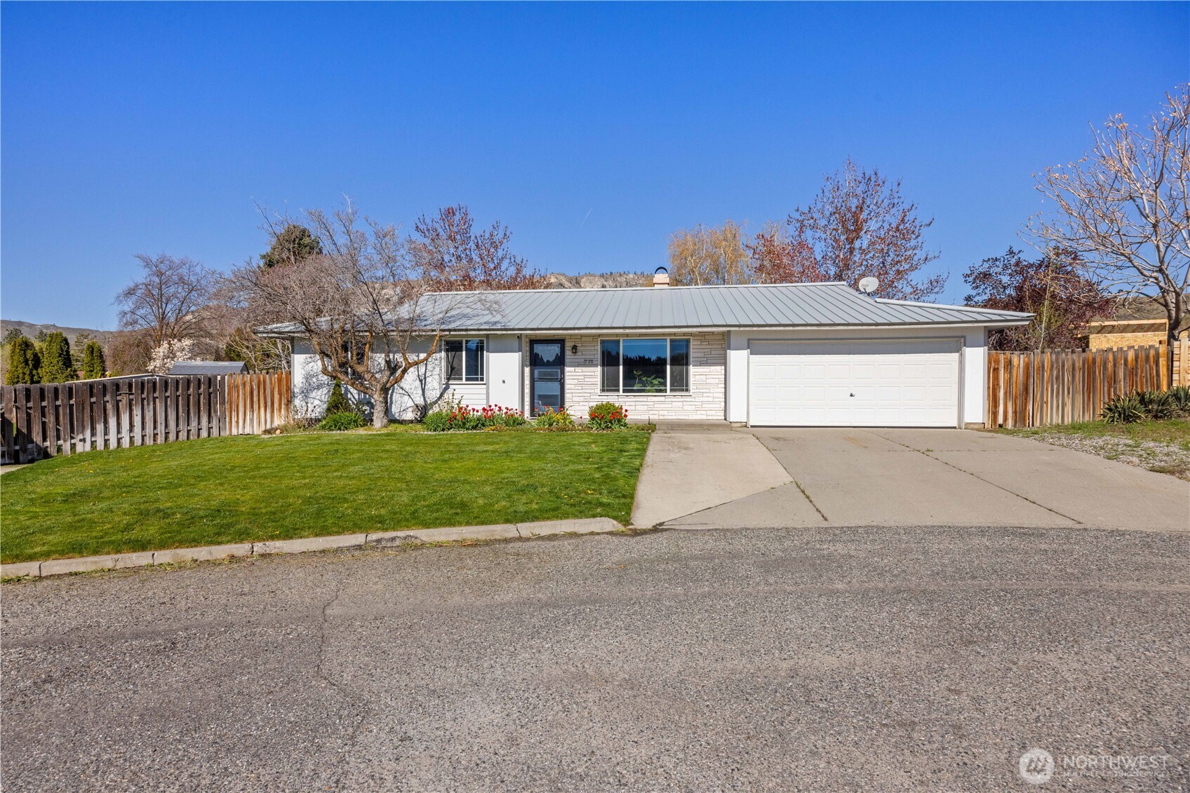 928 Selkirk Place