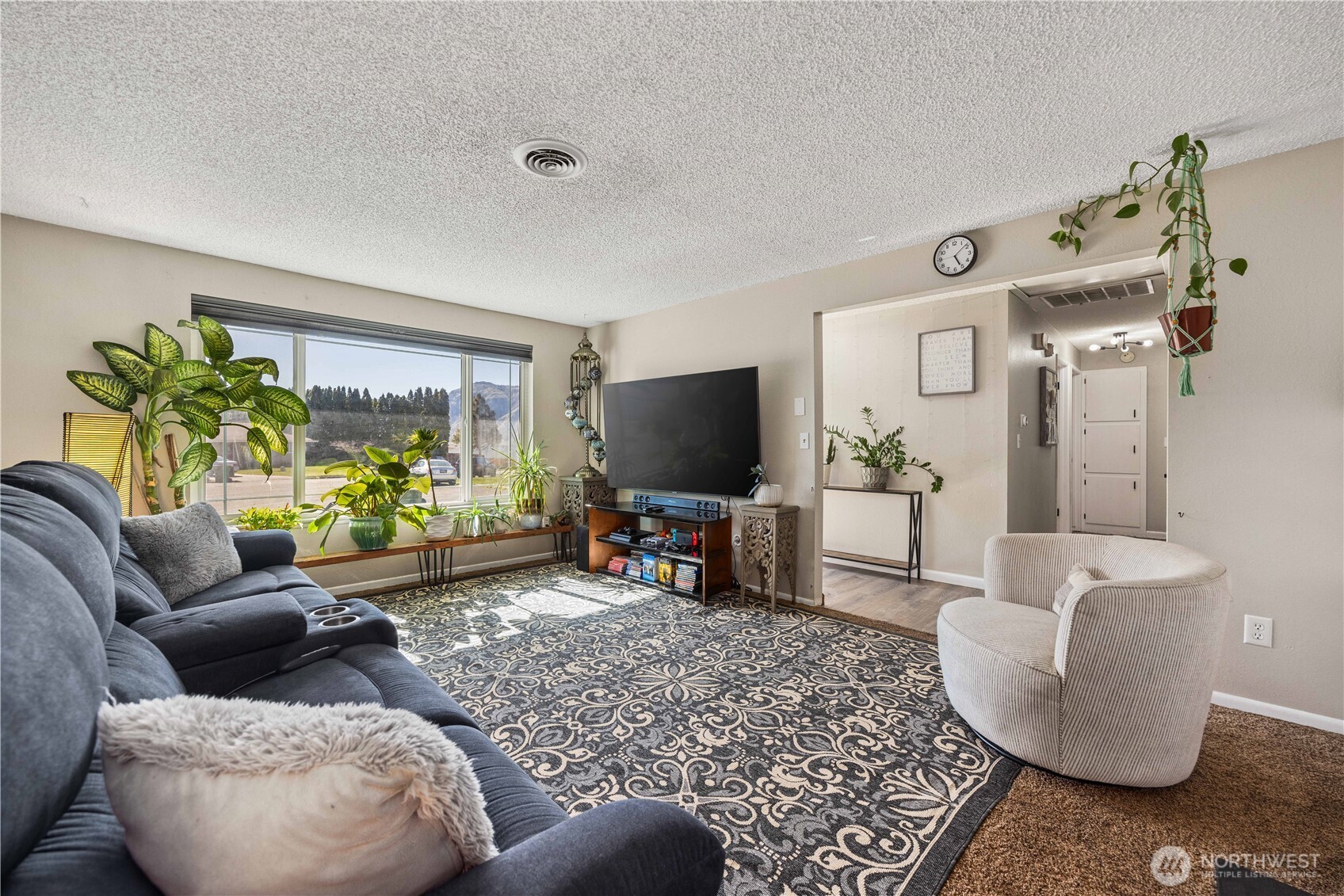 928 Selkirk Place