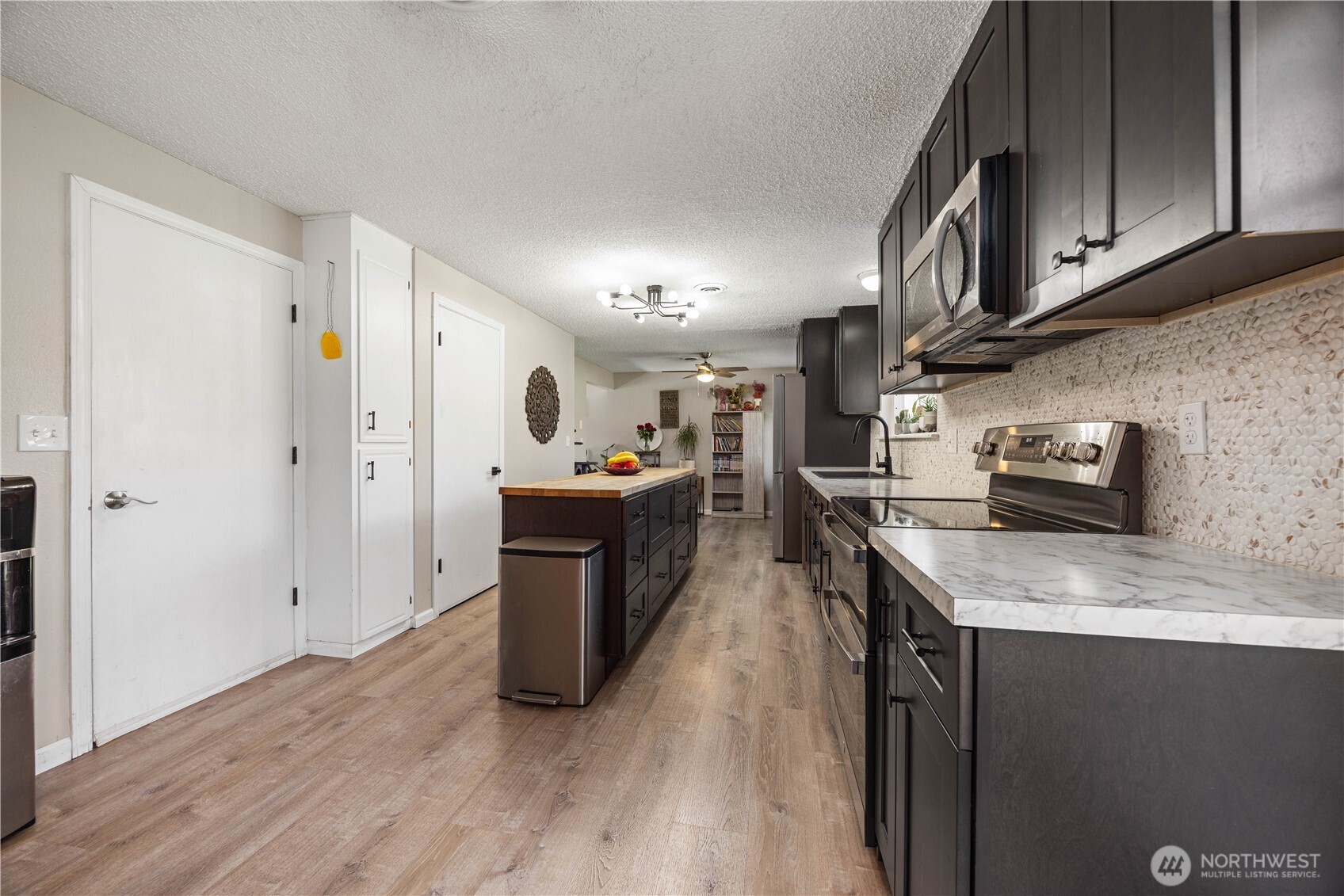 928 Selkirk Place