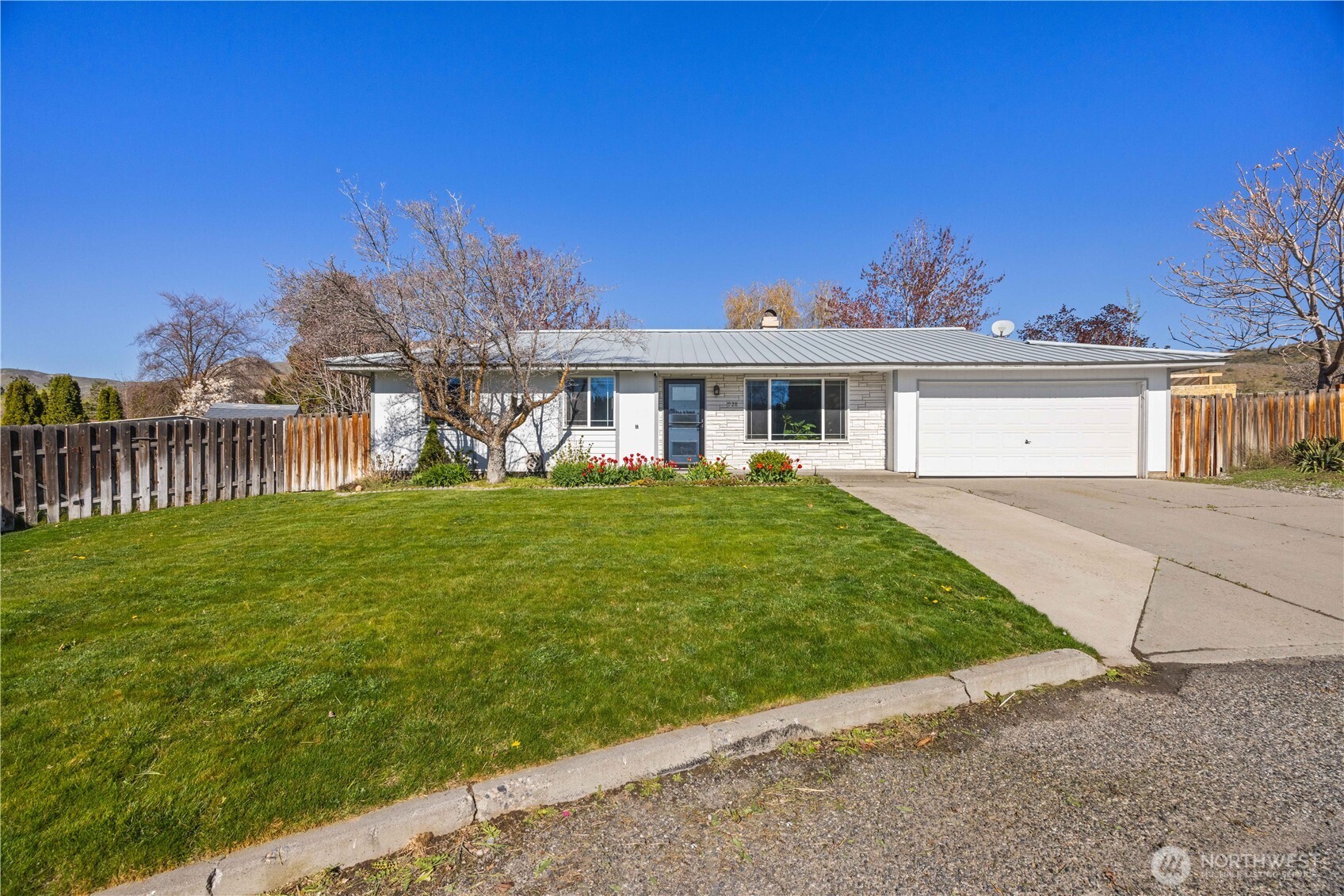 928 Selkirk Place
