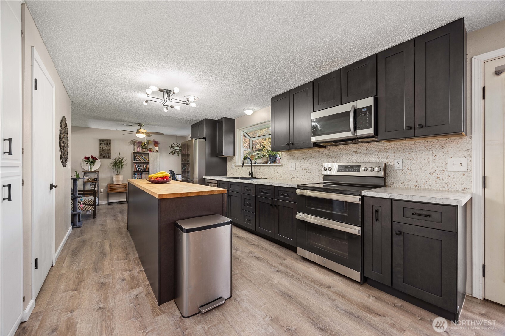 928 Selkirk Place