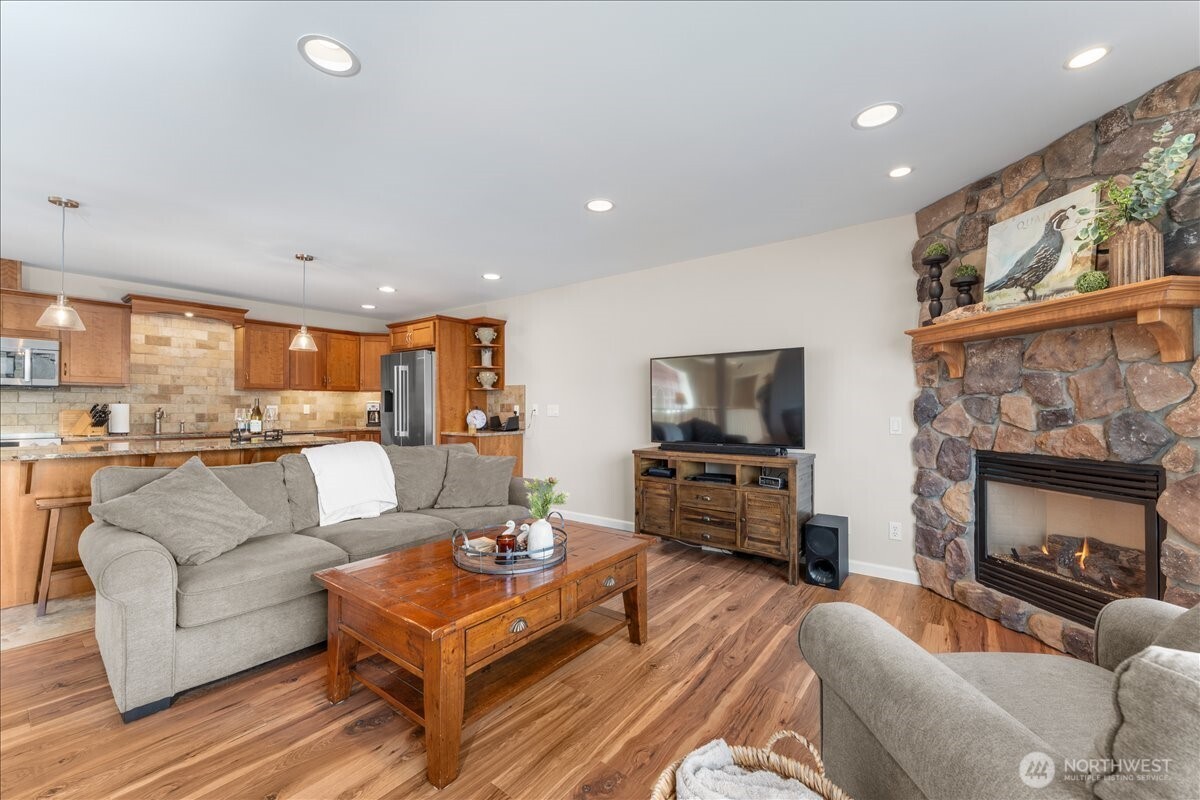 1120 W Woodin Avenue Unit: 3