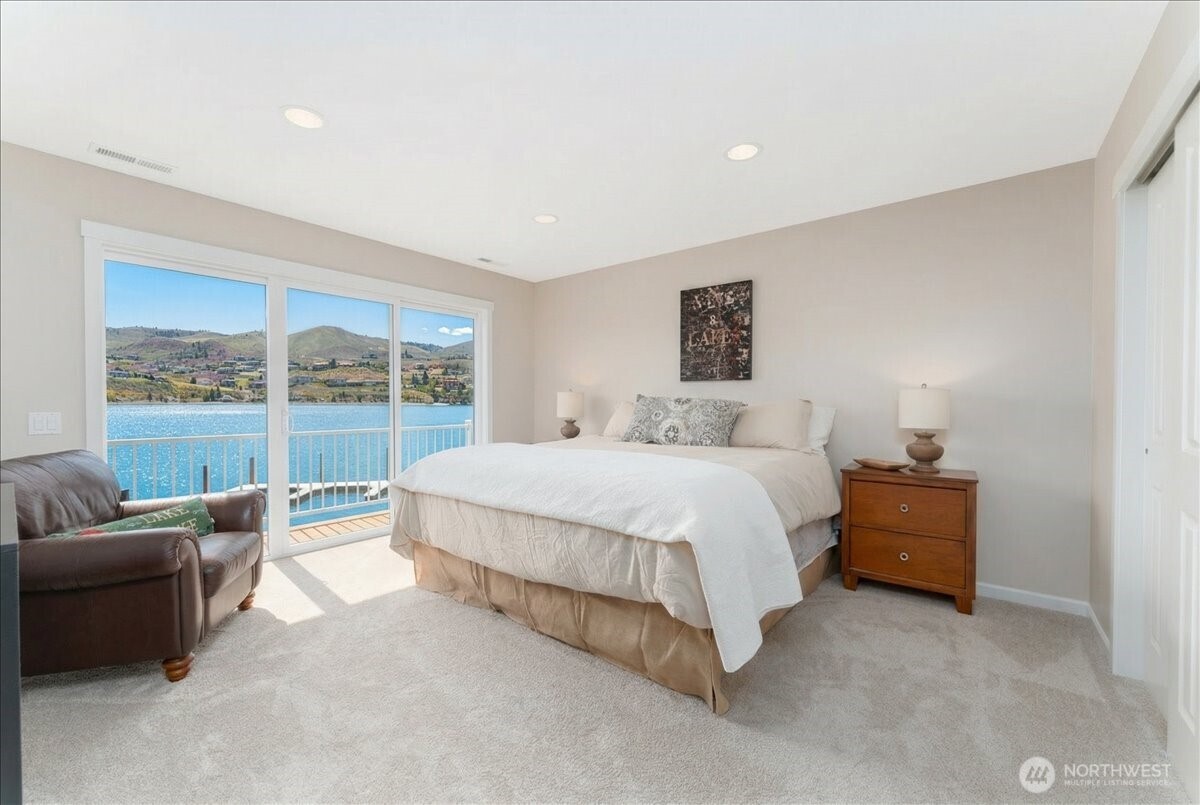 1120 W Woodin Avenue Unit: 3