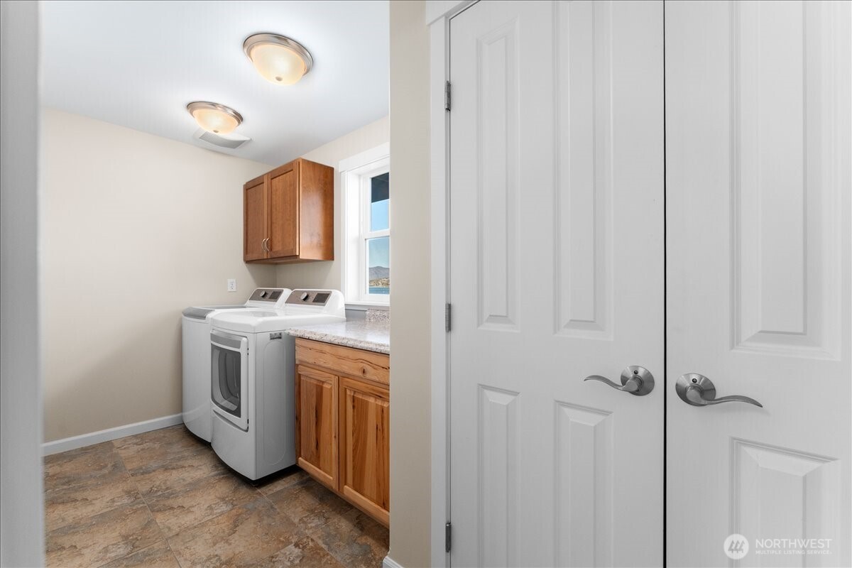 1120 W Woodin Avenue Unit: 3