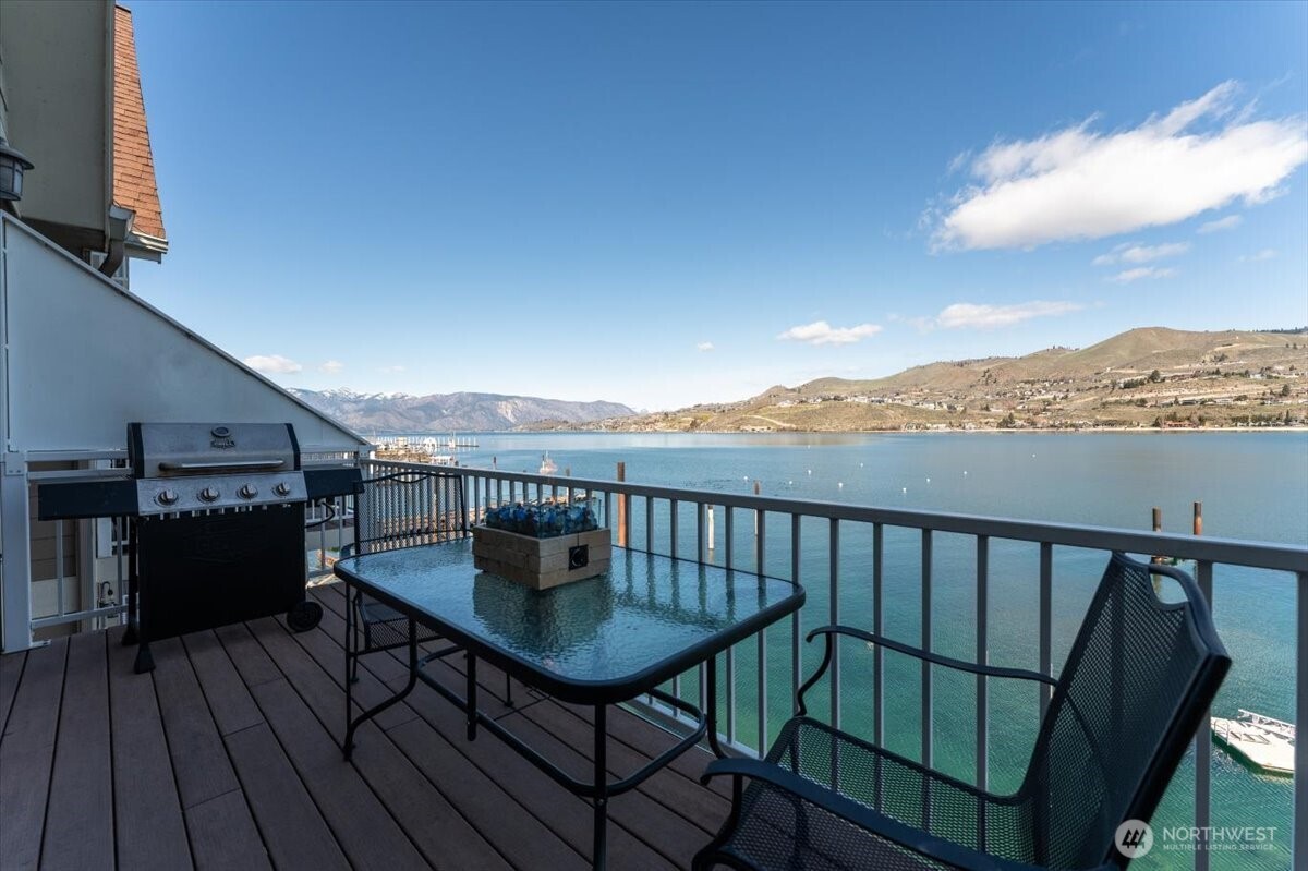 1120 W Woodin Avenue Unit: 3
