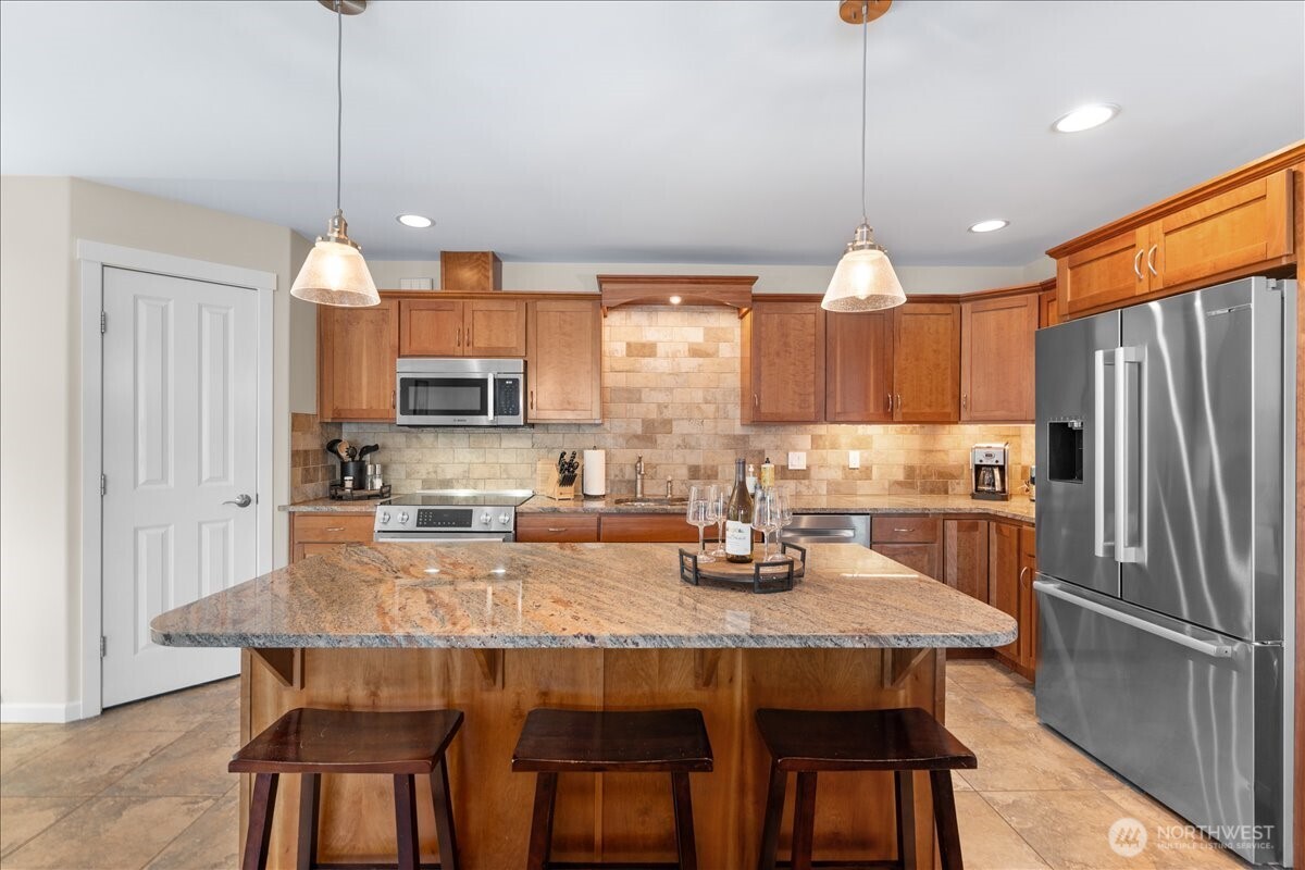 1120 W Woodin Avenue Unit: 3