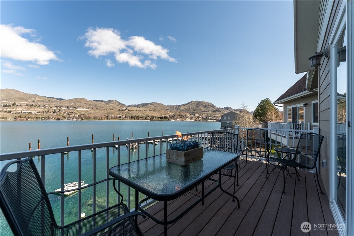 1120 W Woodin Avenue Unit: 3