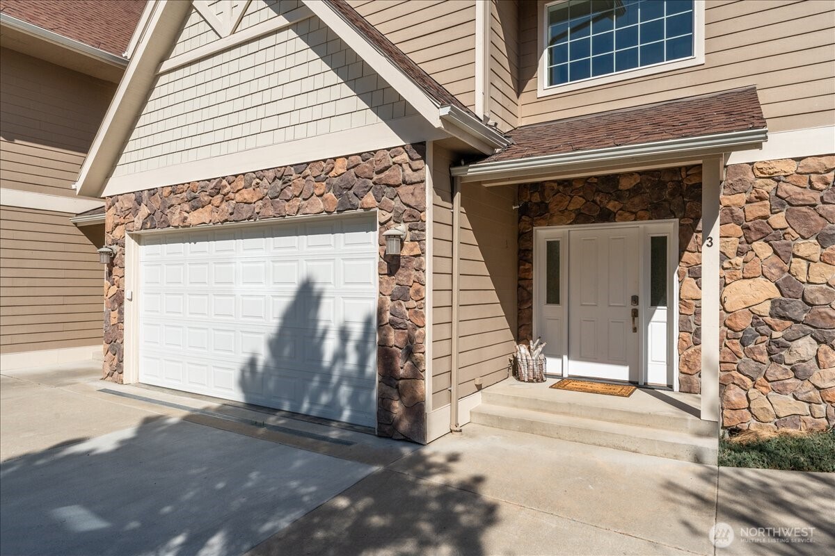 1120 W Woodin Avenue Unit: 3