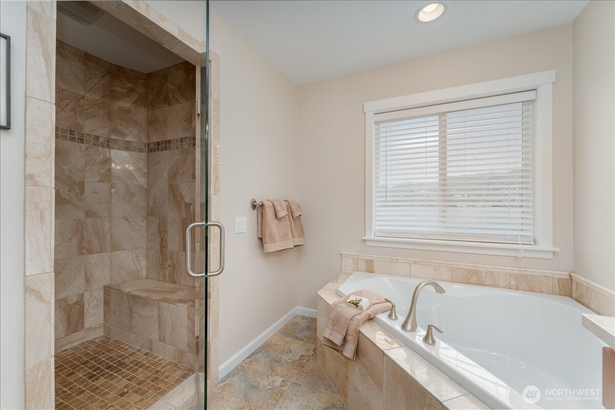 1120 W Woodin Avenue Unit: 3