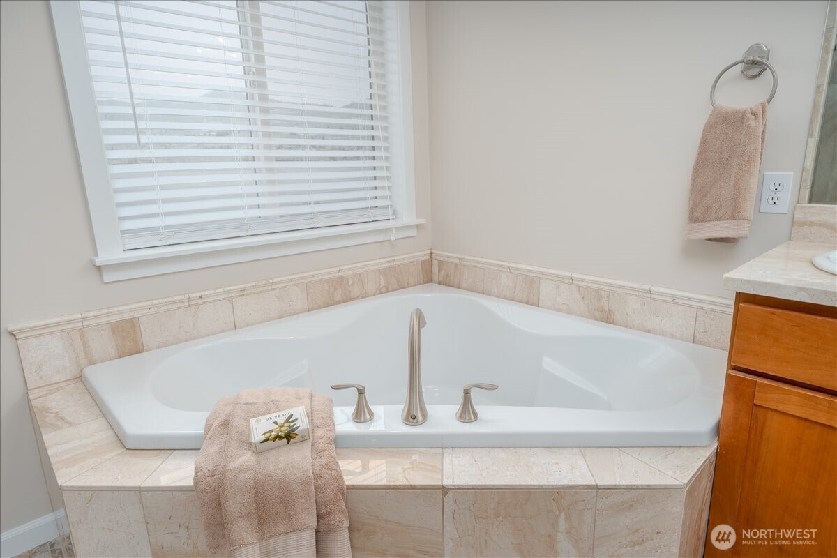 1120 W Woodin Avenue Unit: 3