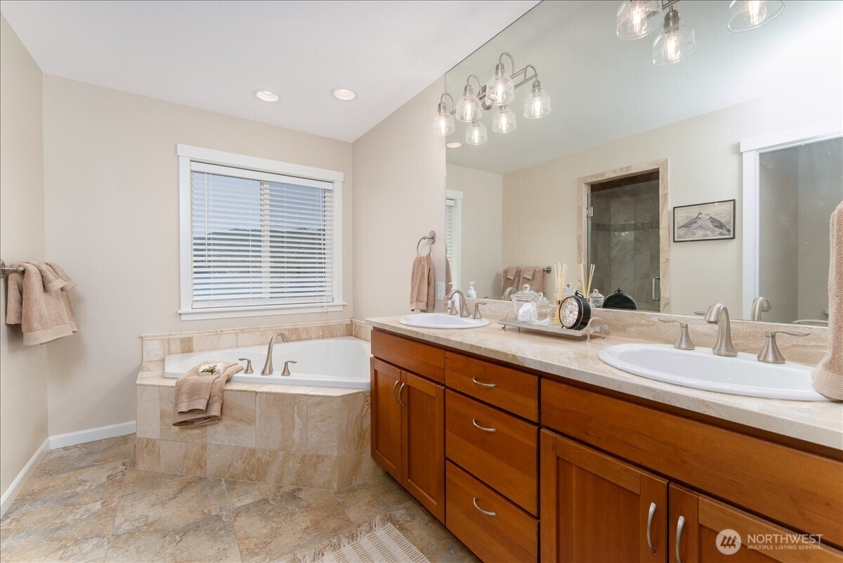 1120 W Woodin Avenue Unit: 3