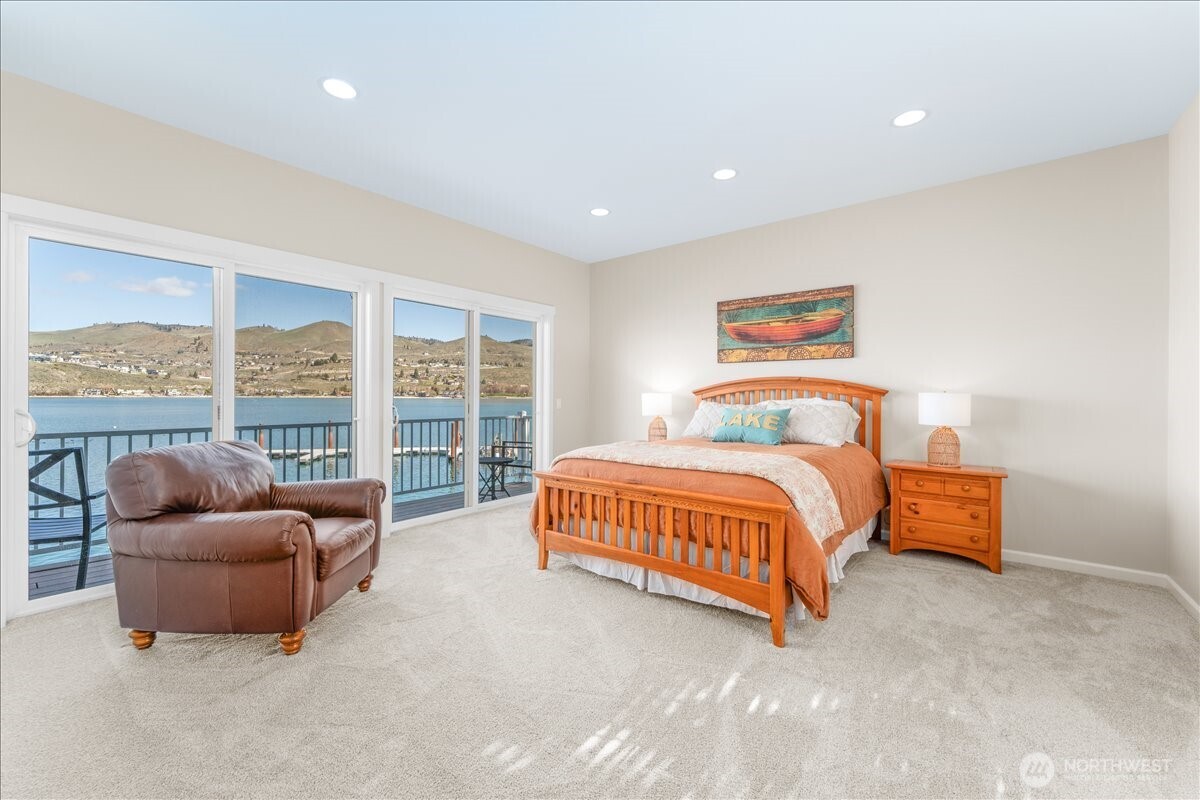 1120 W Woodin Avenue Unit: 3