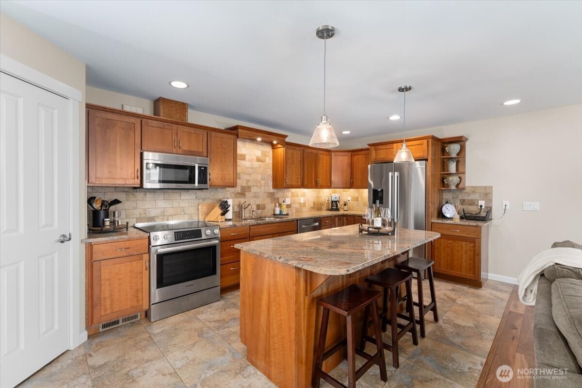 1120 W Woodin Avenue Unit: 3