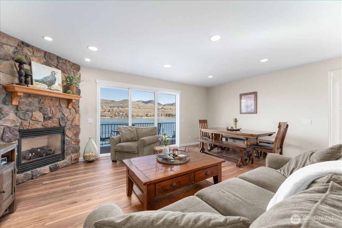 1120 W Woodin Avenue Unit: 3