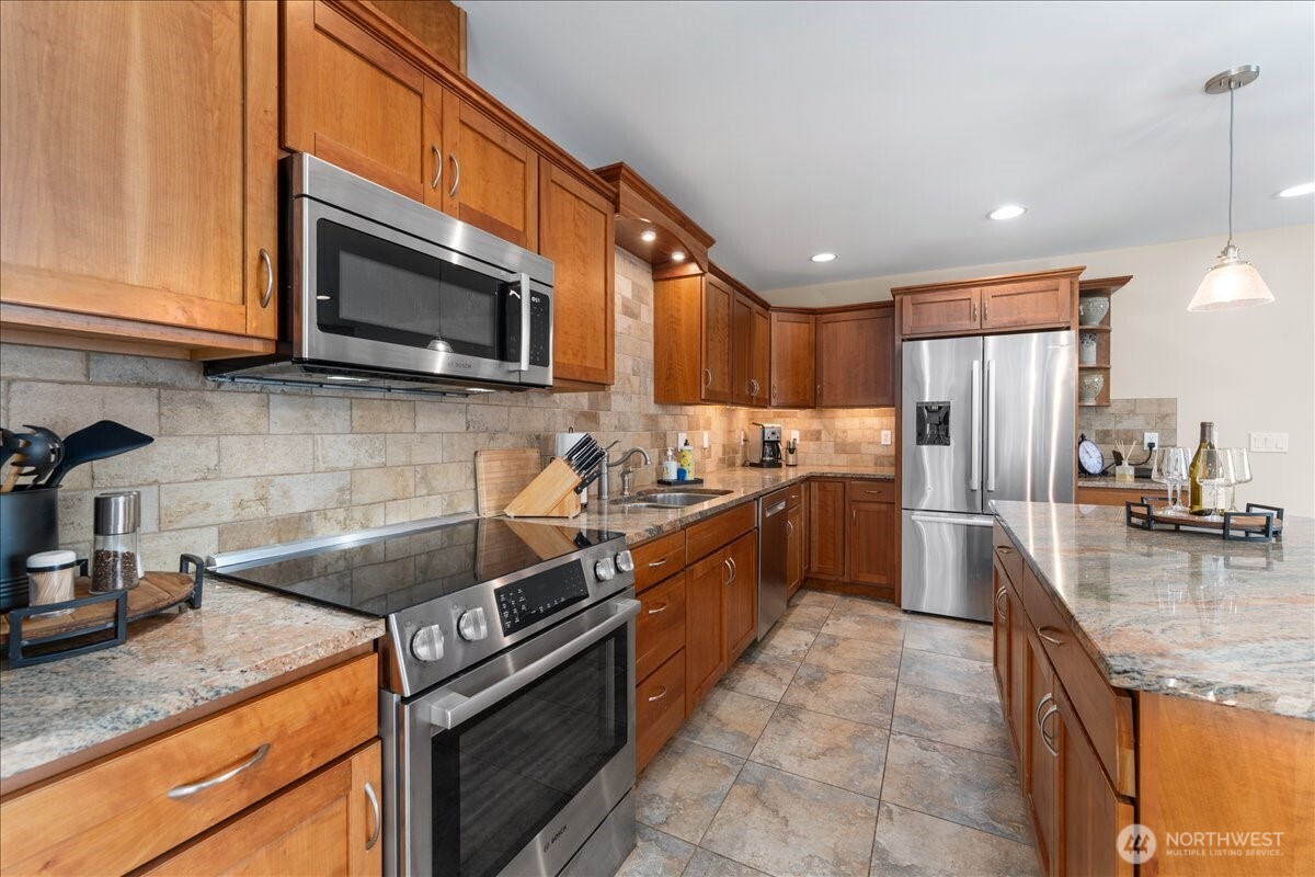 1120 W Woodin Avenue Unit: 3
