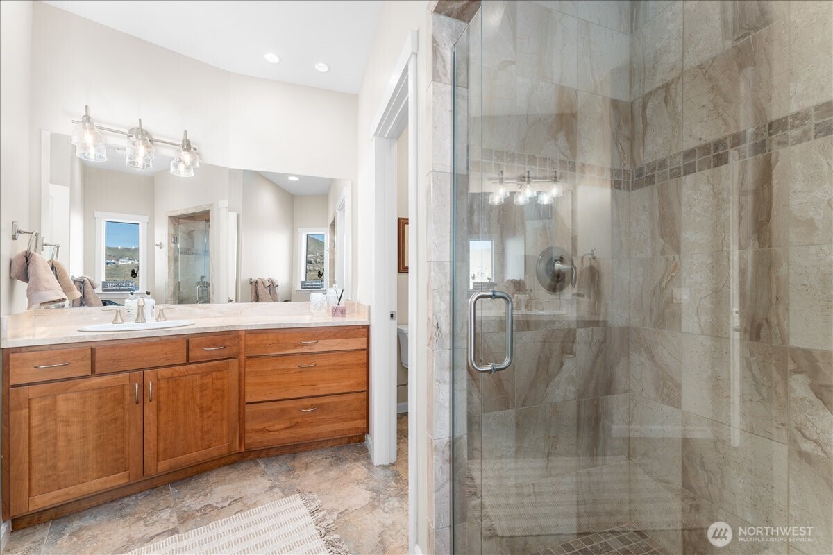1120 W Woodin Avenue Unit: 3