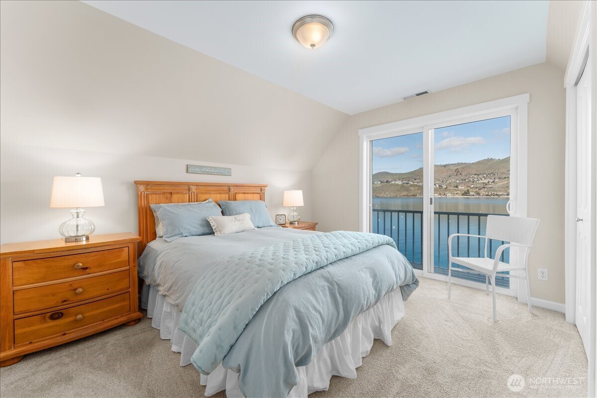 1120 W Woodin Avenue Unit: 3