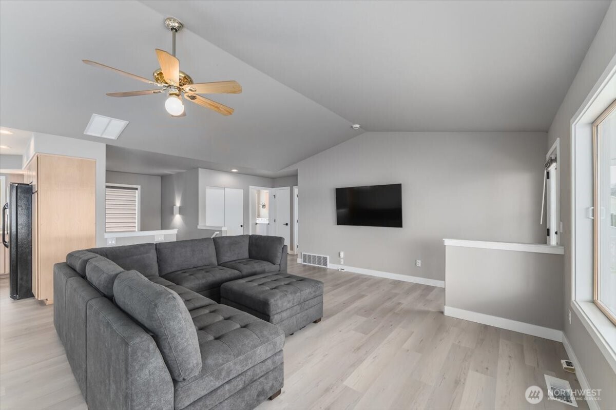 1496 S Lakeshore Road