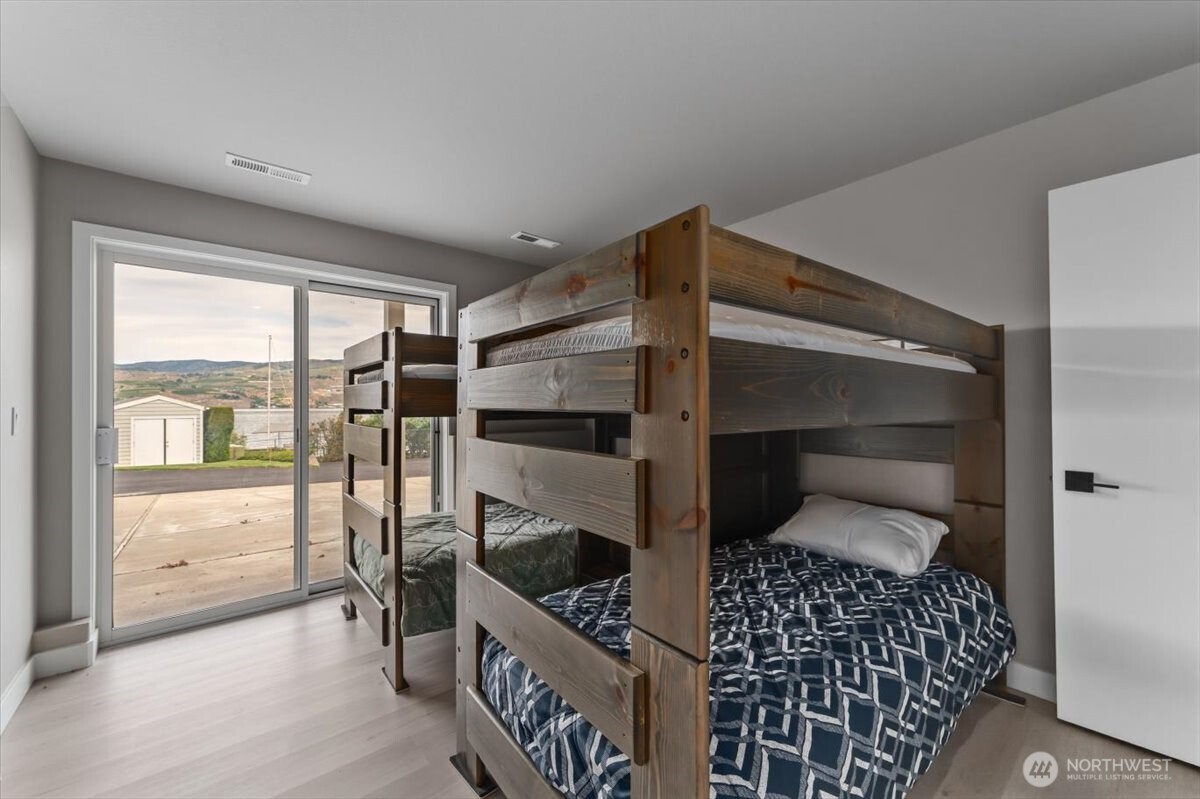 1496 S Lakeshore Road