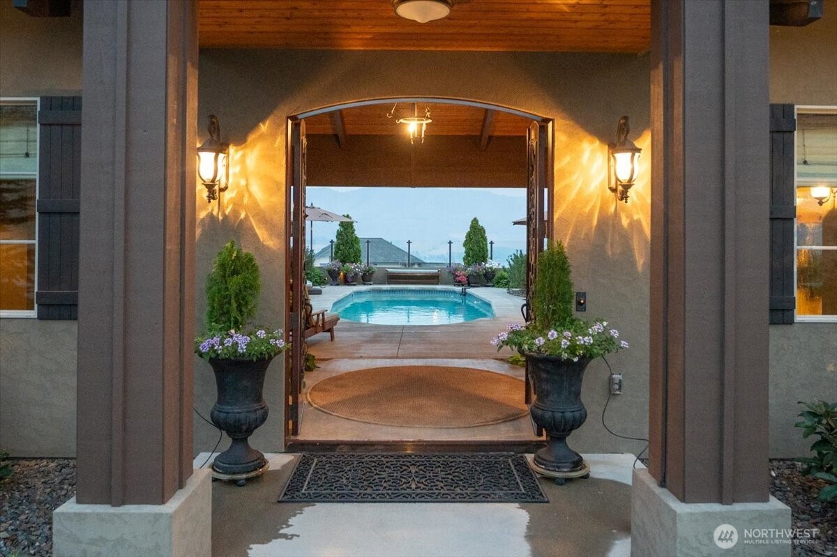 100 Ridgeview Drive