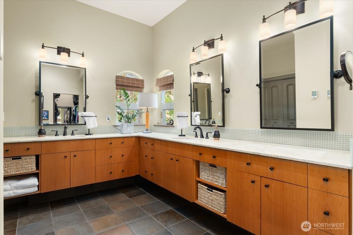 100 Ridgeview Drive