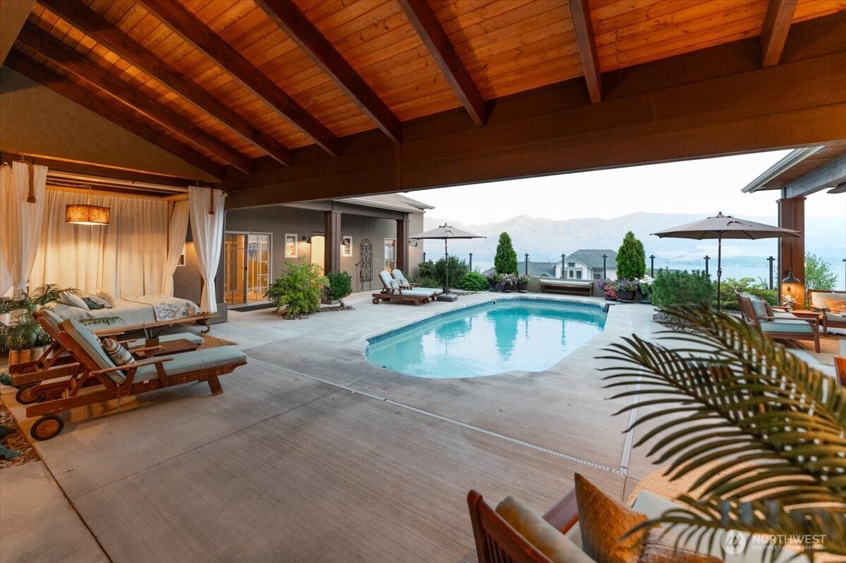 100 Ridgeview Drive