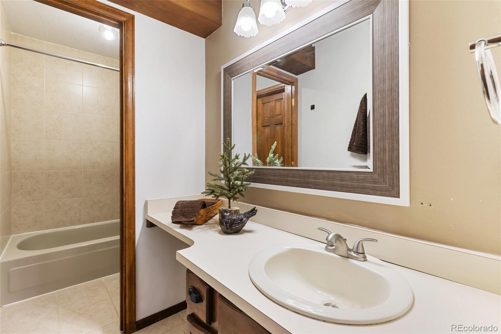 2619 Sunnywood Avenue