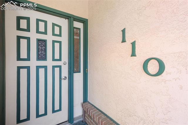 110 Via Vallecito