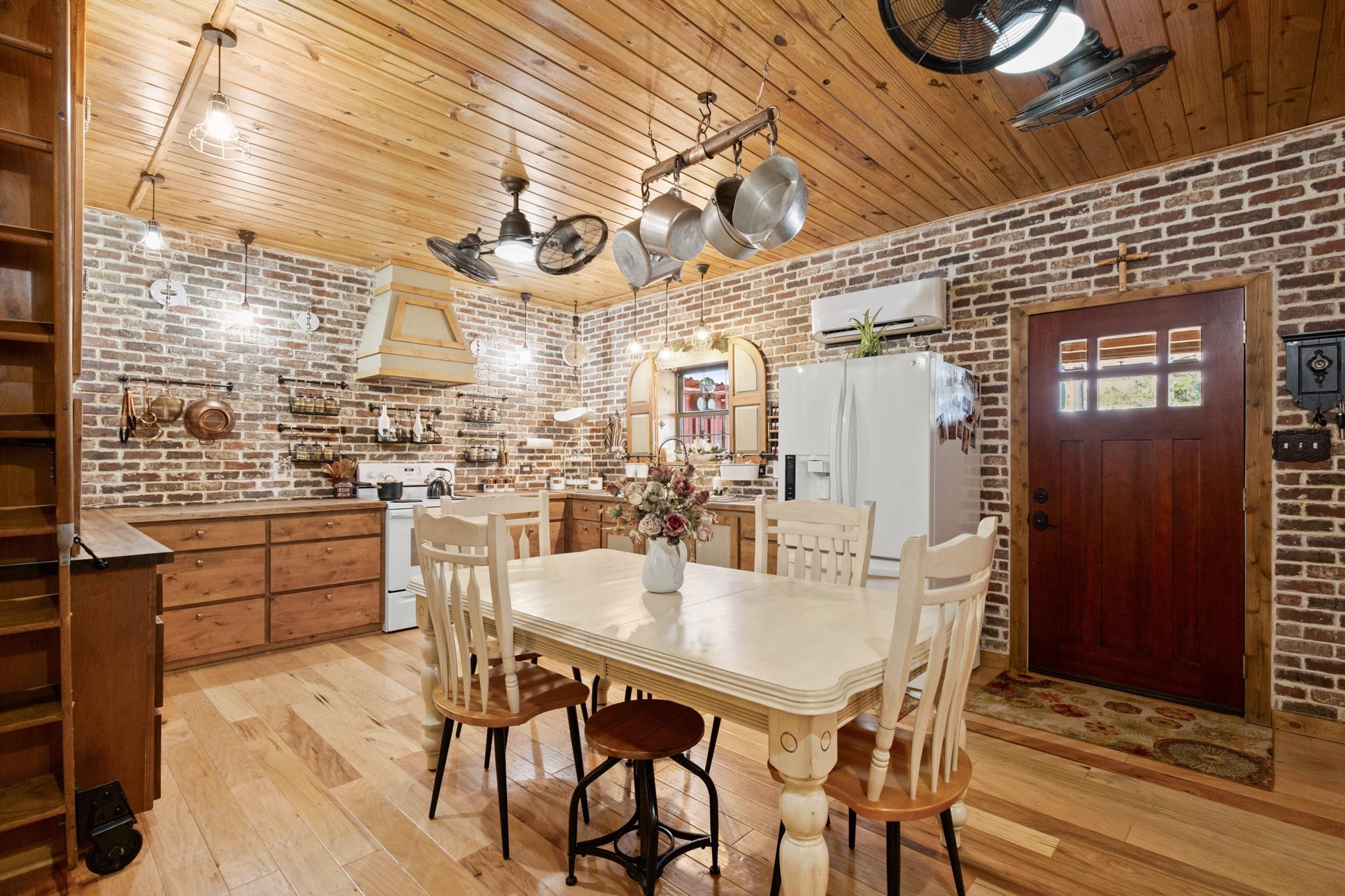 320 Pecan 3 BR