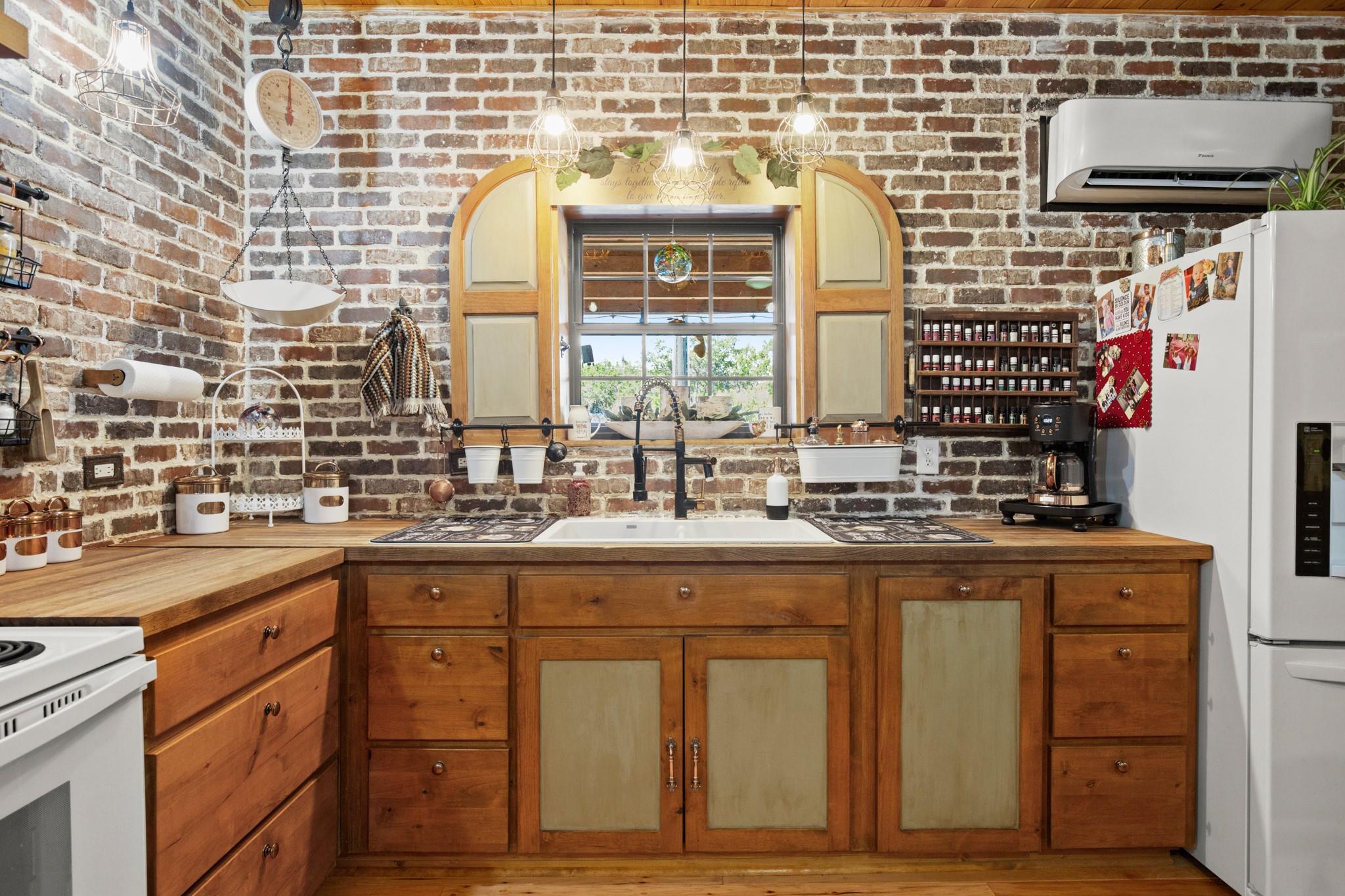 320 Pecan 3 BR