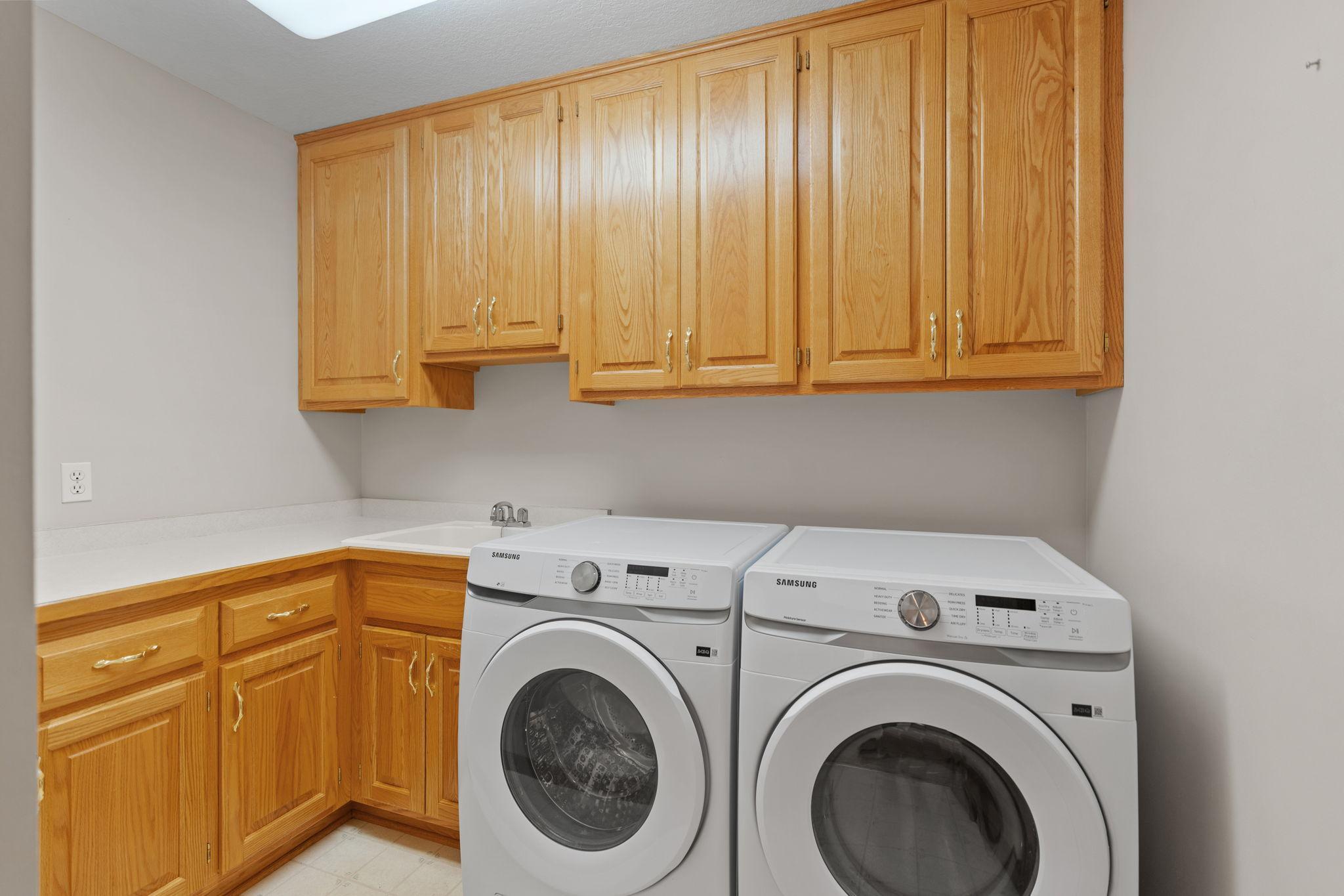 1050 Westcliff Curve