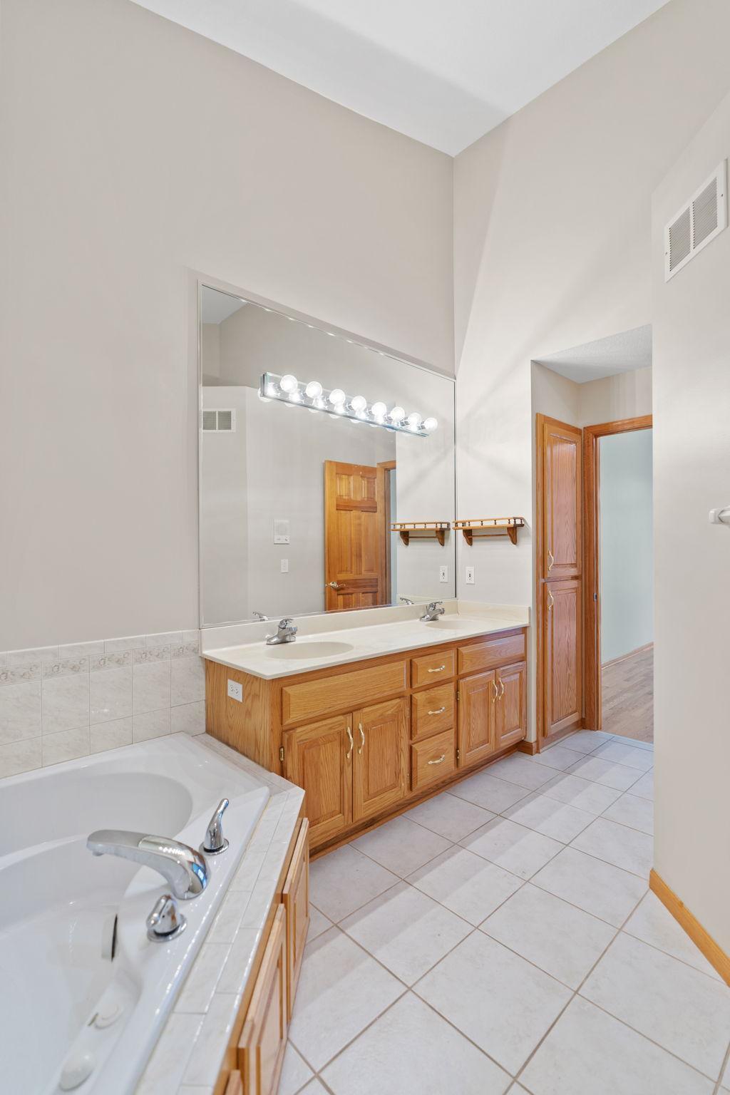 1050 Westcliff Curve