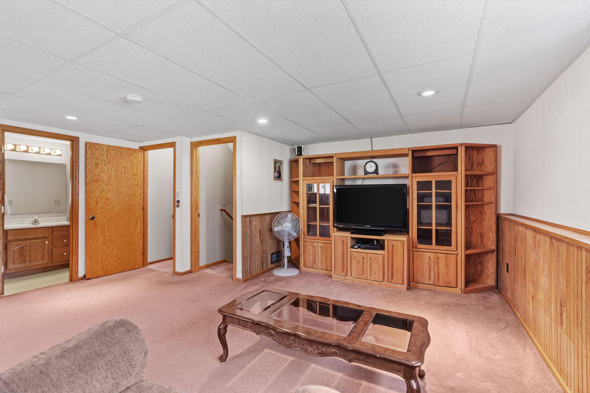 14389 Eveleth Avenue