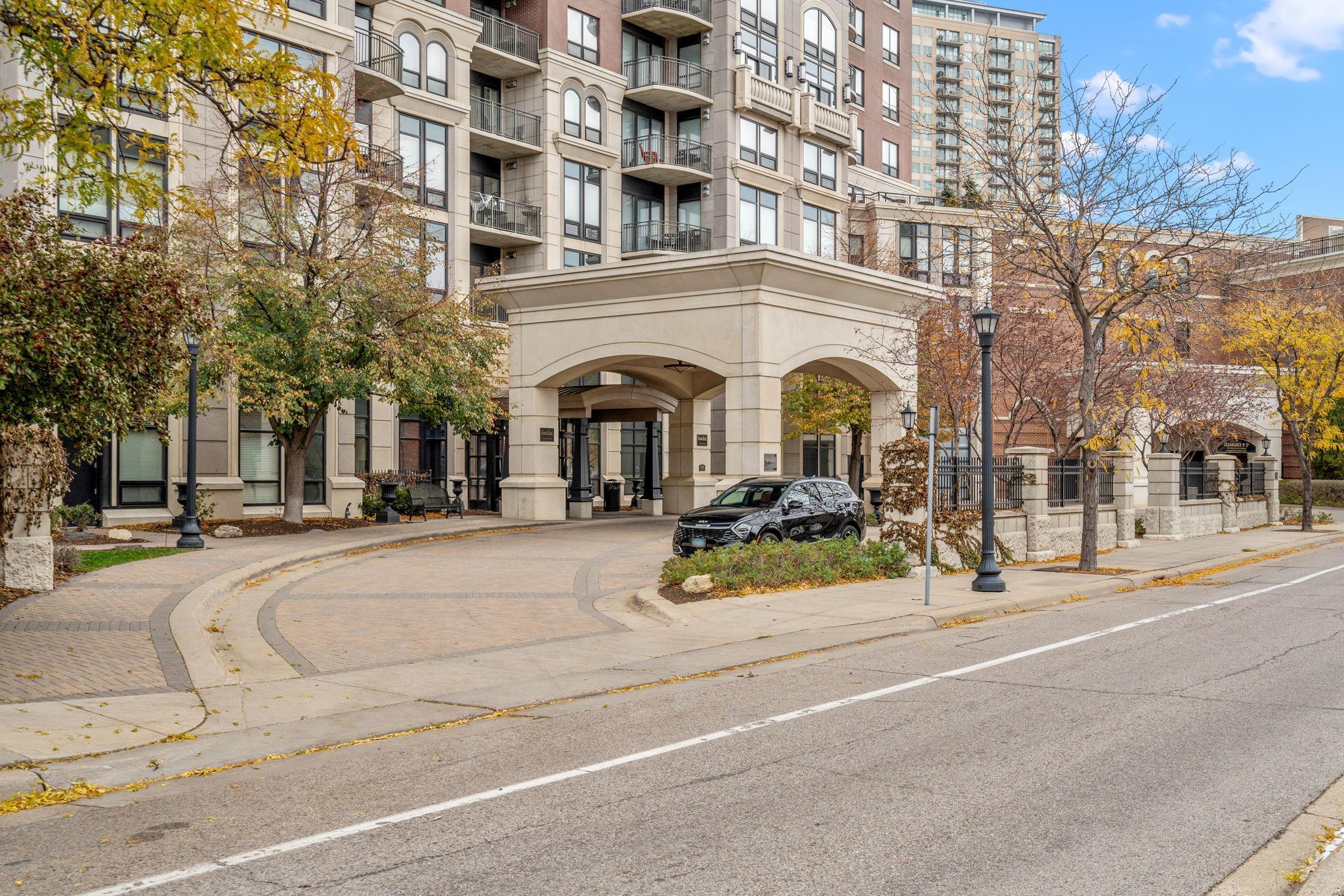 500 E Grant Street Unit: 2406