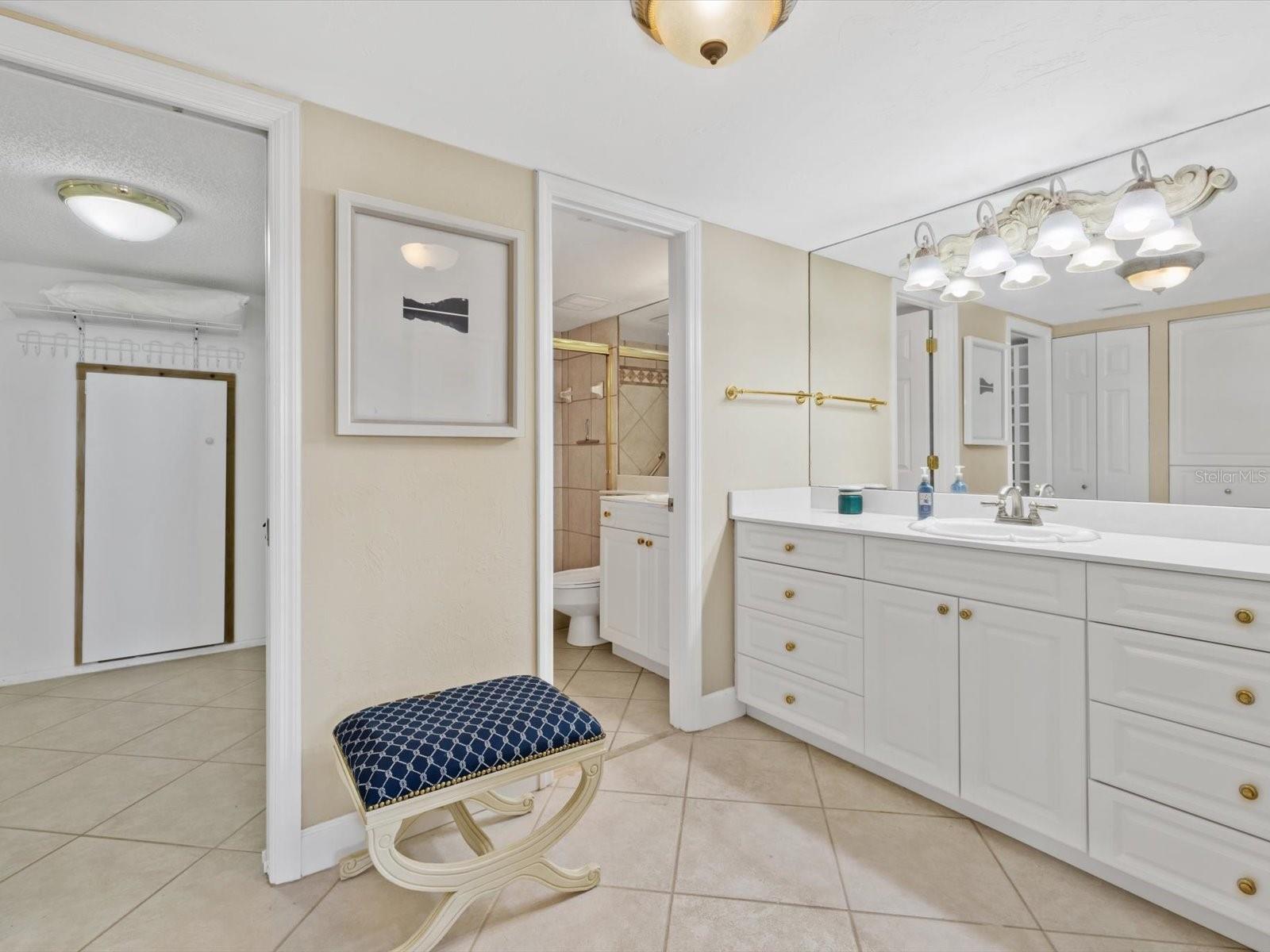 8773 MIDNIGHT PASS RD #506G