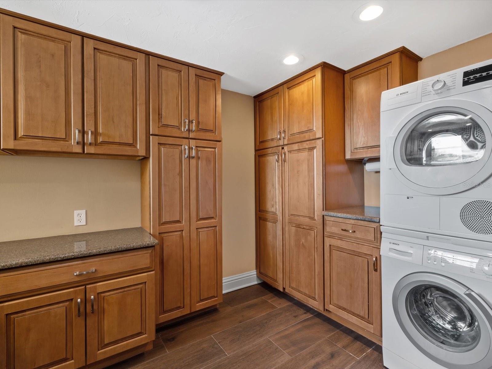 8773 MIDNIGHT PASS RD #506G