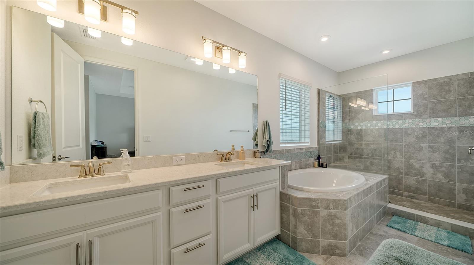 15320 SHADY PALMS LN