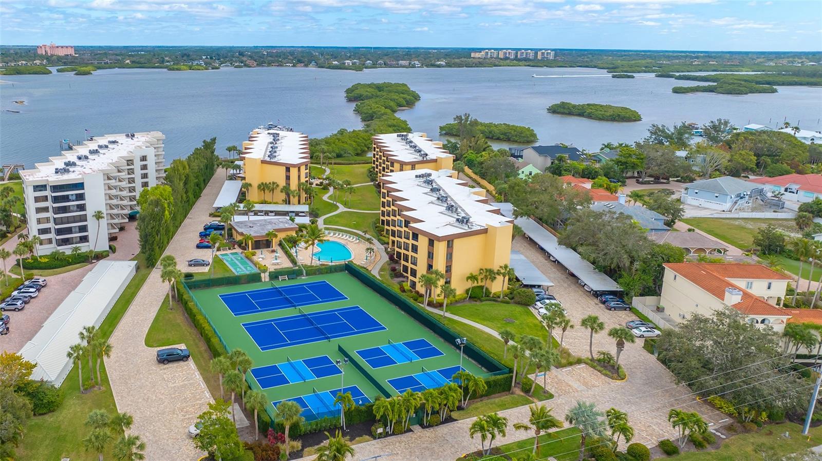 8767 MIDNIGHT PASS RD #106