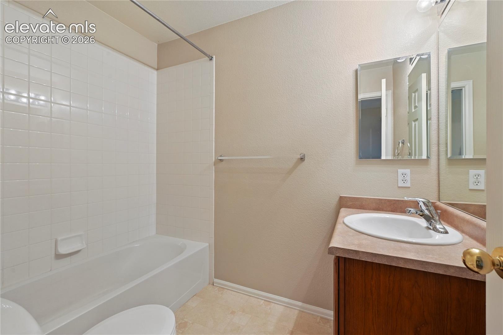 7483 Straggler Circle