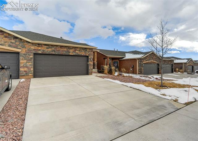 8127 Mockorange Heights