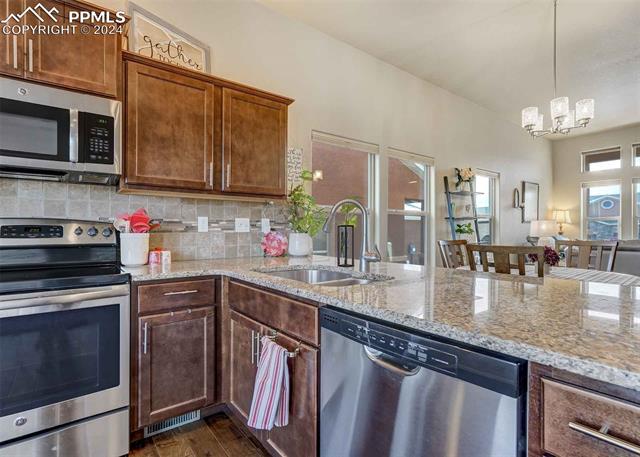 8127 Mockorange Heights