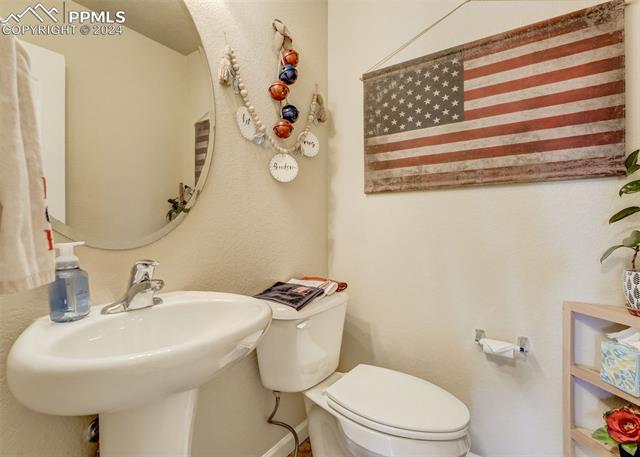 8127 Mockorange Heights
