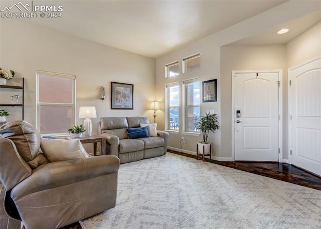 8127 Mockorange Heights