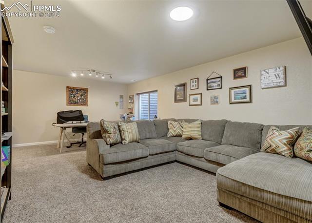 8127 Mockorange Heights