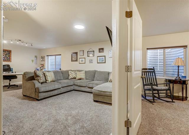 8127 Mockorange Heights