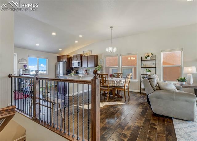 8127 Mockorange Heights